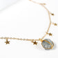 Prosperidad. Collar con zafiro rústico y cadena de estrellas