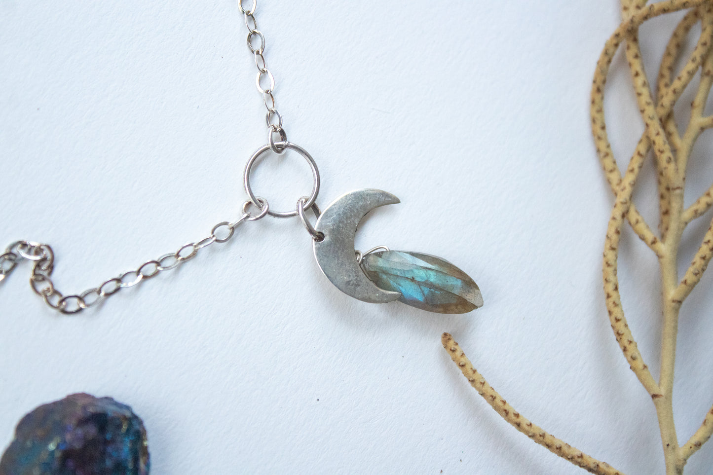 Nike. Silver necklace with moon and marquis labradorite