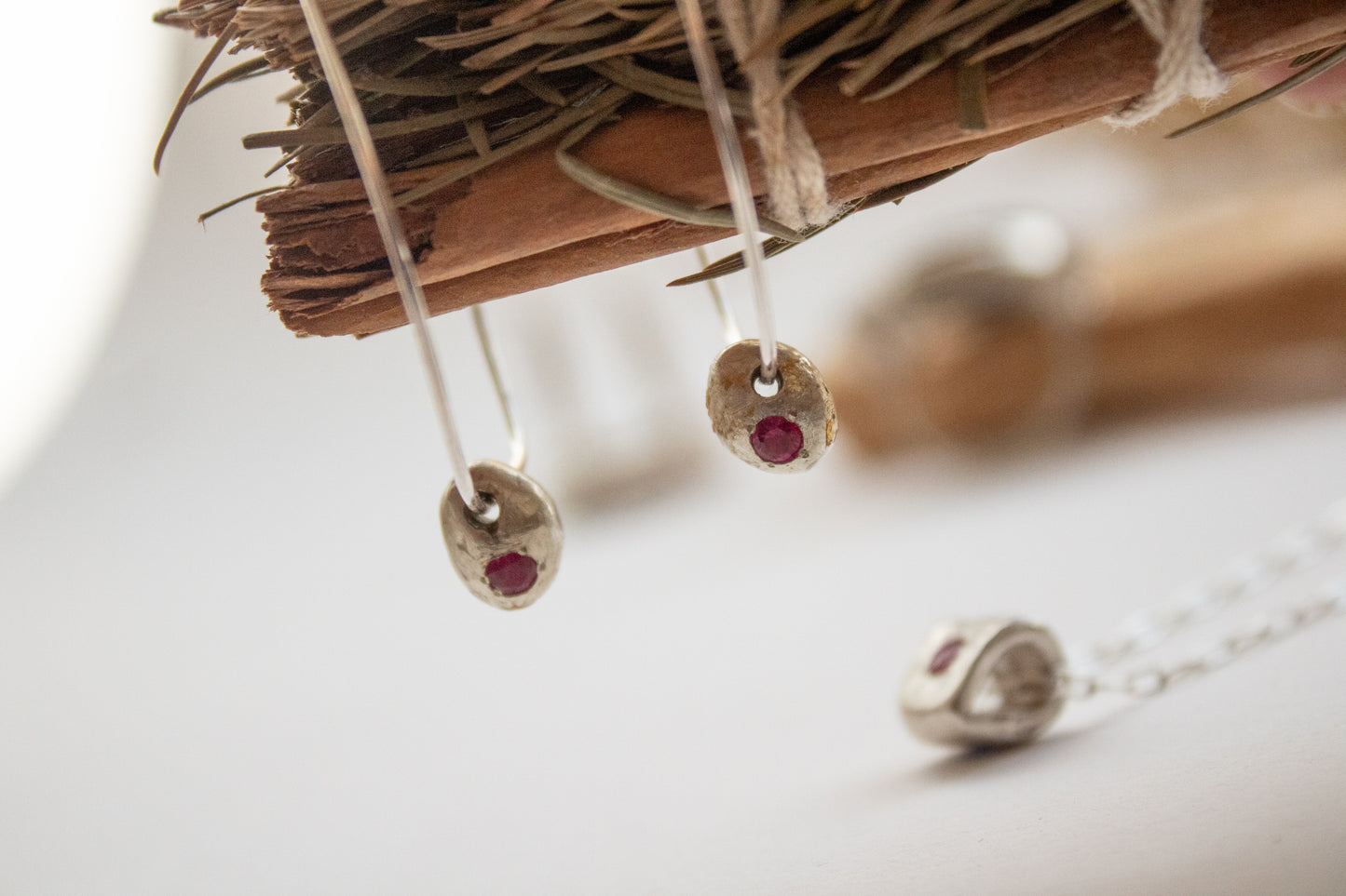 Nusa. Hoop earrings with gems of your choice
