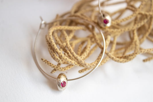 Nusa. Hoop earrings with gems of your choice