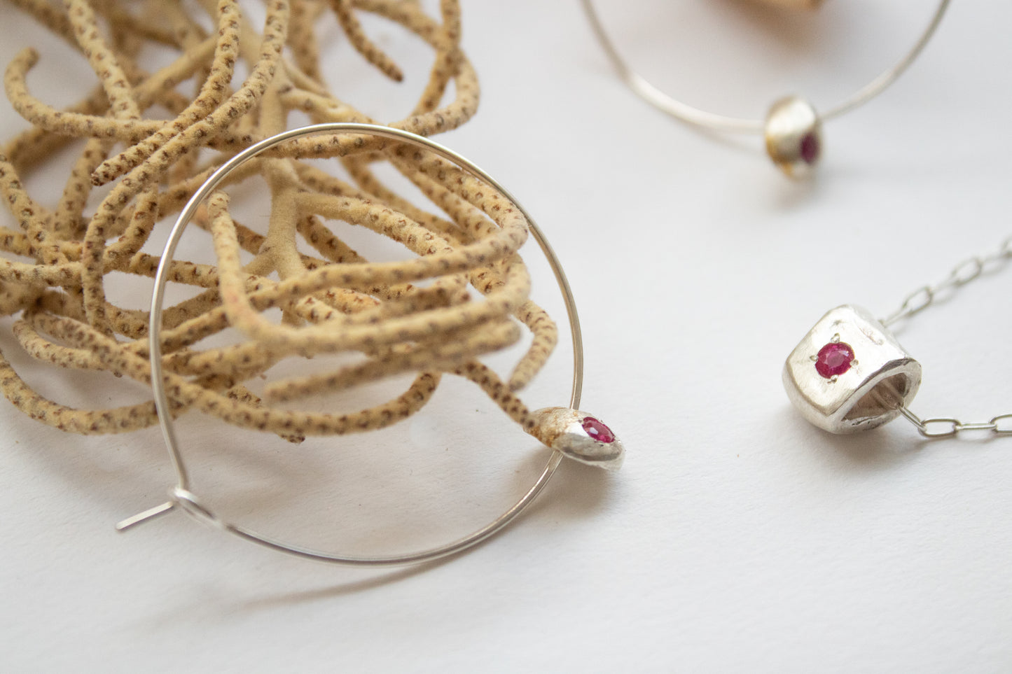 Nusa. Hoop earrings with gems of your choice