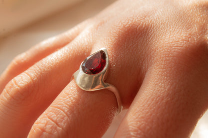 Anillo granate gota - Color Mineral