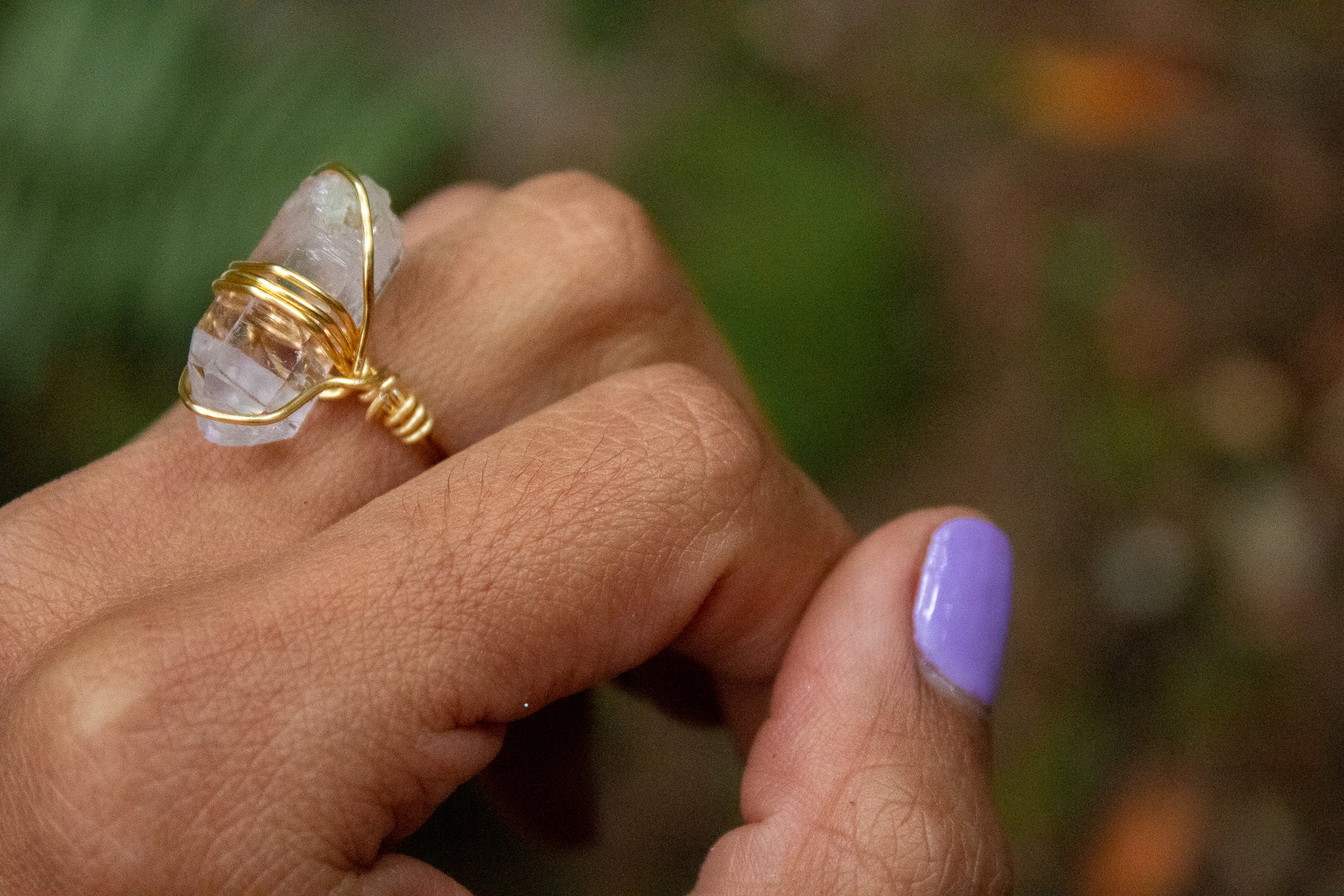 Anillo de amatista en punta - Color Mineral